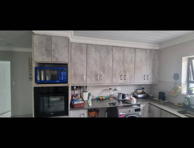 3 BEDROOM PROPERTY TO RENT IN DANA BAY